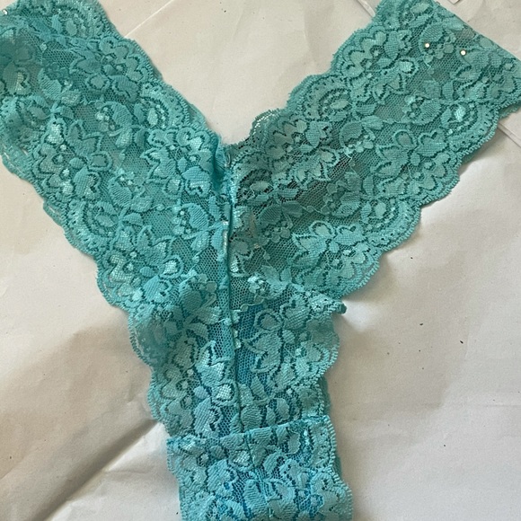 NWT & NWOT All 3 Thongs Are Large Were Packed Away - Picture 5 of 11